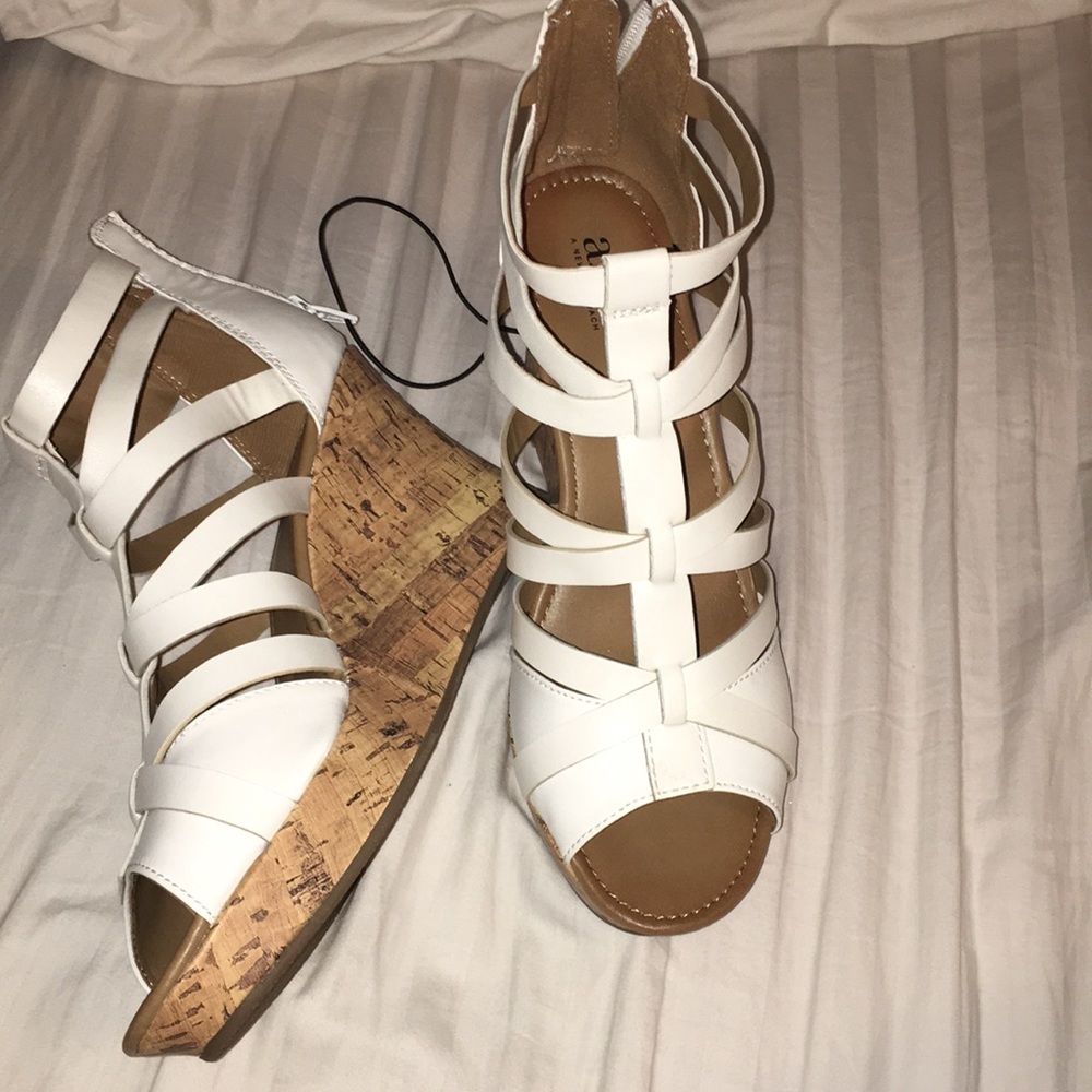 White wedges